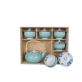 Vrijstaande productfoto: Budo theepot en kopjes in houten doos