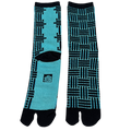 Vrijstaand, verticaal beeld van Tabi sokken Kōshi, zwart met turquoise rastermotief